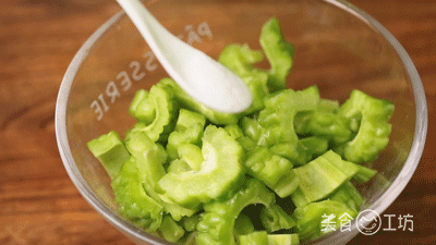 #苦瓜#夏天喝大锅绿豆汤，都不如喝一碗它，解暑清火又省钱