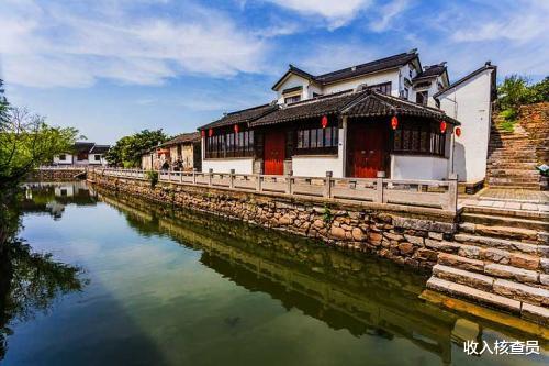 「许可馨」许可馨的收入，折合成人民币是多少？