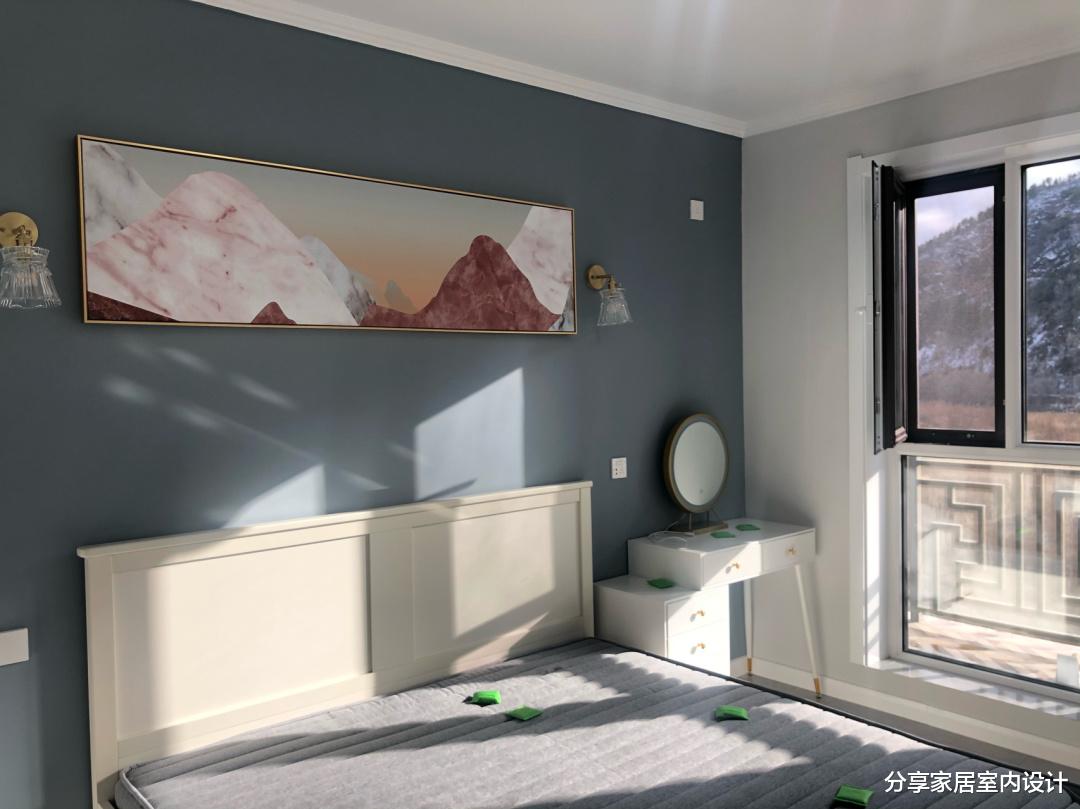 |年轻人的新家：墙面刷颜色很漂亮，贴石膏线条代替吊顶！分享一下