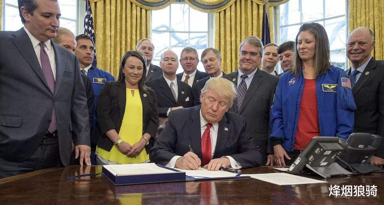 美国：特朗普还是迈出了这一步！全球担心之事终于成真，美国真的没救了