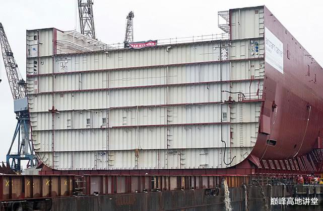 舰艇■江南造船立新功！航母脉动生产装置下水，分段重量可达三万多吨