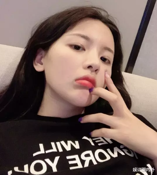 [杨超越]杨超越吐槽事业粉惹争议，透露吴宣仪孟美岐怪癖，坦白女团关系不好常扯头花