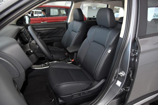 三菱欧蓝德|日系中型SUV,三菱欧蓝德遇到本田皓影,实力差距悬殊