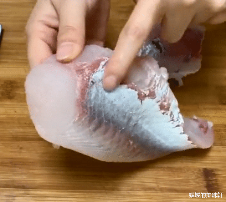 鱼丸|想吃鱼丸不用买，教你自制技巧和方法，从鱼肉到鱼丸，步骤详细