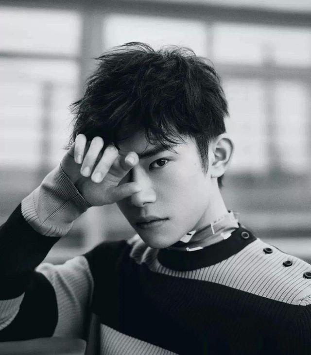 【张艺兴】官宣!张艺兴担任《少年之名》制作人,众学员向张艺兴报到