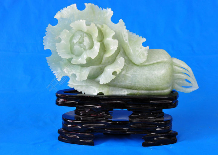 「玉雕」岫玉是什么？它与和田玉有什么区别？值钱吗？