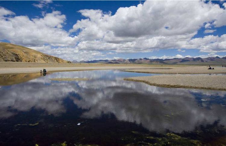 「纳木错」西藏三大圣湖之首，总面积为1920平方公里，全部逛完至少半个月