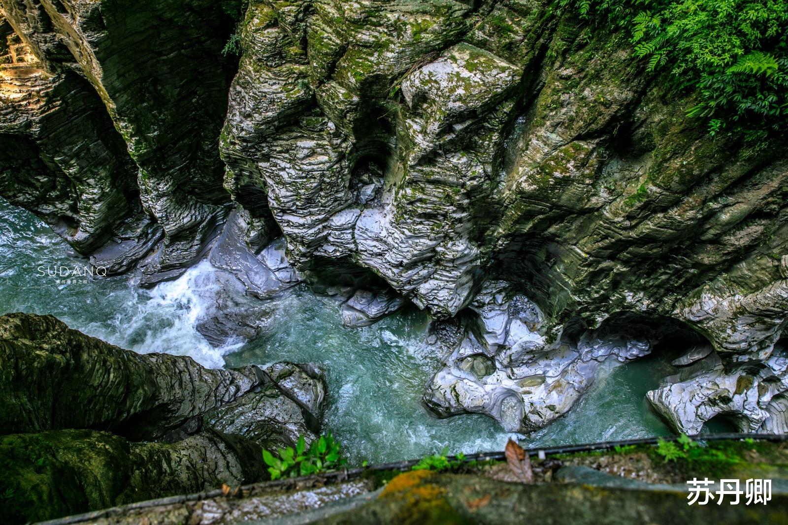 恩施|它夹在武汉、重庆两大火炉之间，被美国CNN评为“中国最美仙境”