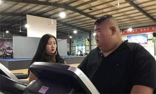 中國第一胖王浩楠：為愛1年減負400斤，老同學疑惑：帥哥你誰？-圖6