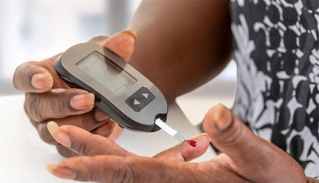血糖|提醒:2种“升糖王”,再爱吃也别碰,否则打再多胰岛素也没用