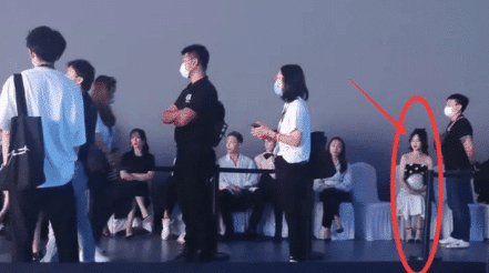 |?过气有多悲哀？杨幂吴亦凡杨紫后台全程热聊，曾经收视女王却被冷落