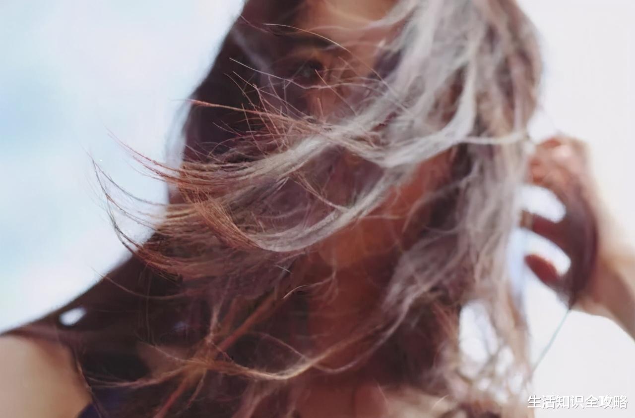 洗发水|头发越洗越少，可能是你洗发水出问题，满头头屑原来是这种原因