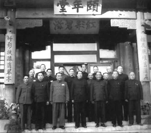 高岗|最被人遗忘的副主席，彭德怀林彪都曾说过：他的功劳比每个人都大