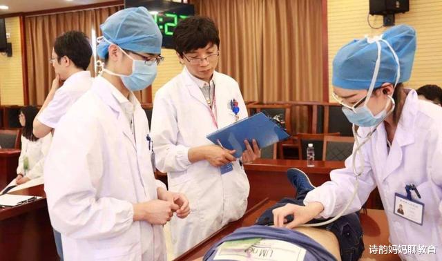 大学|儿子600分考上医学院,可录取的专业很“尴尬”,父亲:咱复读吧