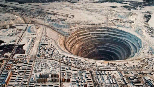 『』49年后才明白，当年苏联“挖穿地球”，为何最终停在12262米处？