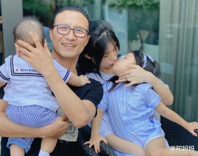 二胎|有种“妈妈”叫章子怡，让二胎儿子捡醒醒衣服穿，是亲妈无疑了