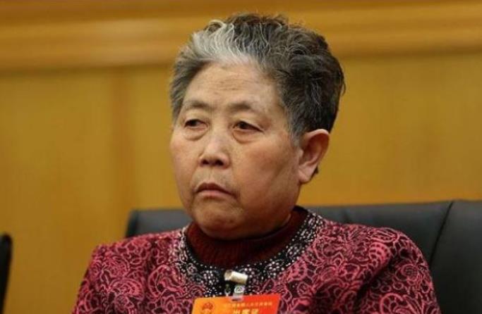 『老干妈』老干妈换回原配方！为何顾客仍不买账？你看陶华碧儿子干了啥！