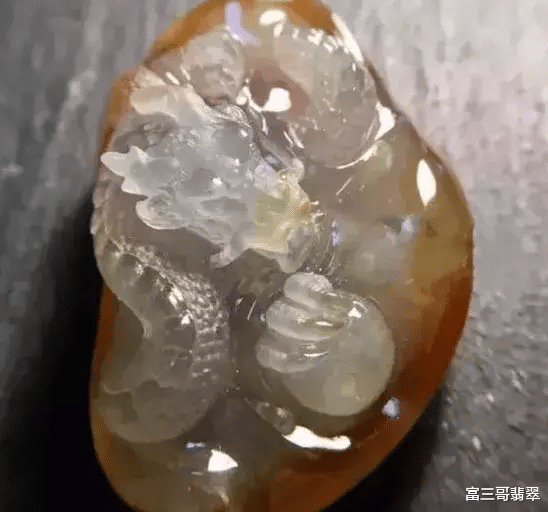 翡翠：这样靠技术玩翡翠赌石，赌垮的机率太低了，值得一试！