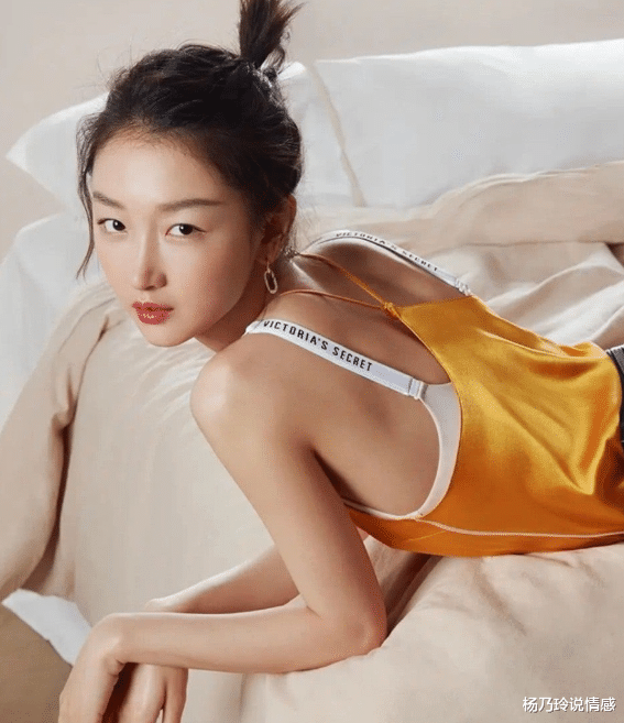 「周冬雨」周冬雨代言维密内衣?瘦成“排骨”都能行,网友:二次“发育”