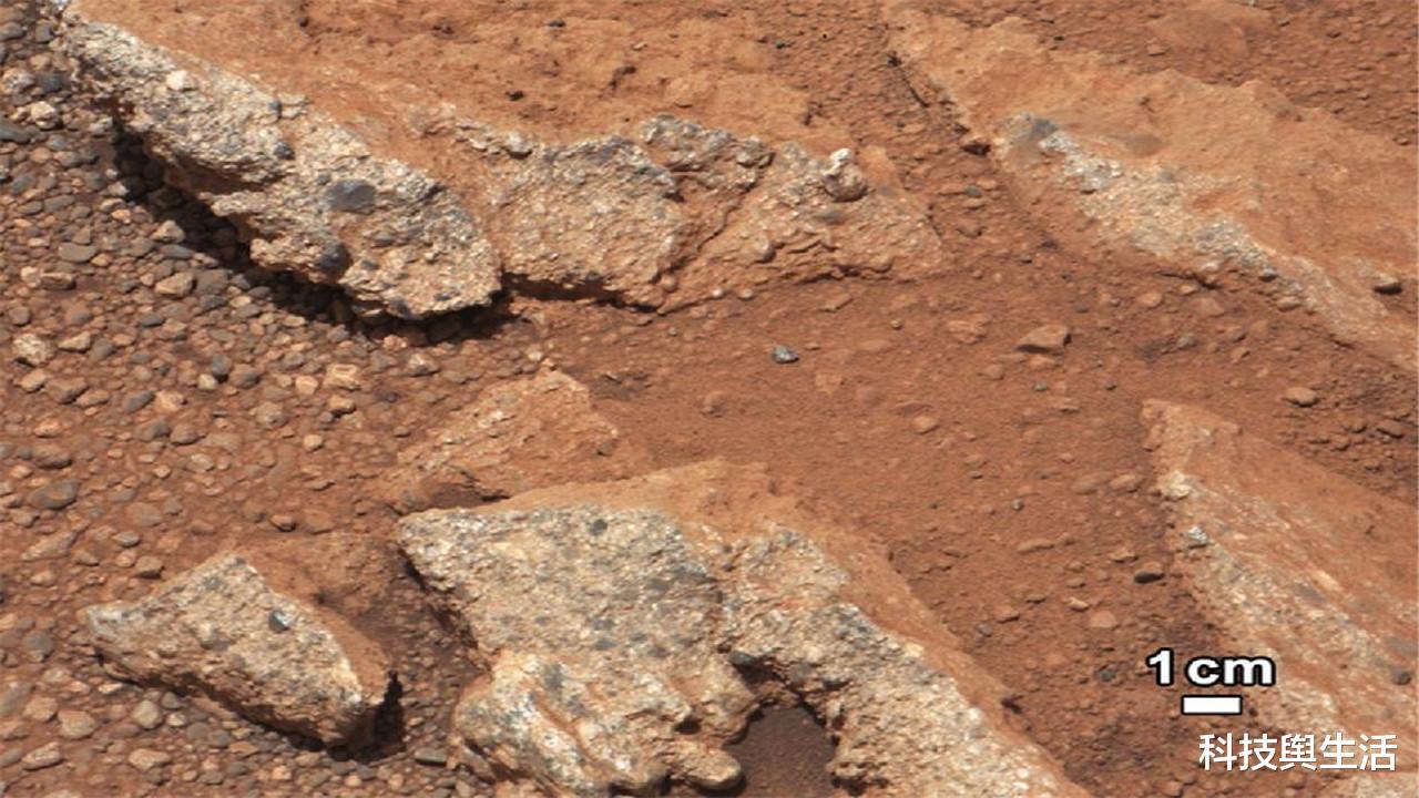 火星|探测器传回火星照片,凭空出现的“啤酒瓶”,或成为生命证据!