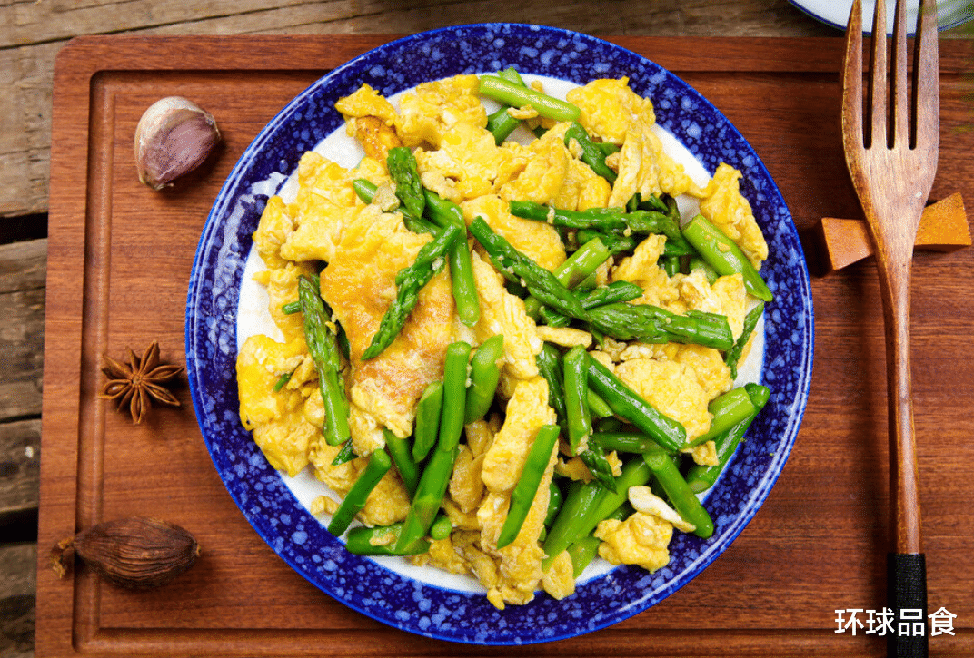 芦笋|秋天，少吃猪肉也要多吃它，每天炒一盘，刮油排毒，肠道通畅了