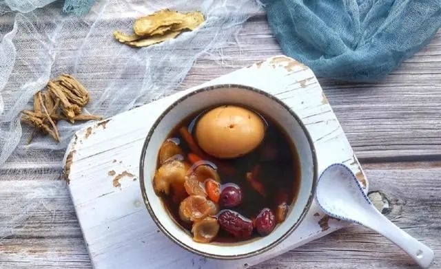 红枣▲原来最补血的食材不是红枣，而是它，隔三差五来一碗，50岁不显老