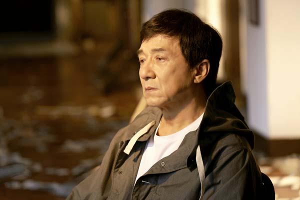 成龙|成龙因心脏病抢救无效“被”去世，葬礼未定，林凤娇：真的很难过