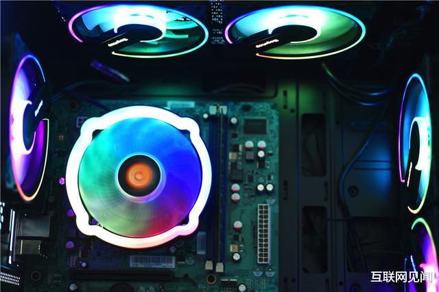 键盘|将快充融入机箱，省去快充头，充电环保且不失效率