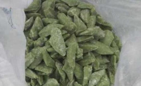 ：大爷集市卖“绿色小吃”1包5元，很多人不敢买，识货的却包圆了
