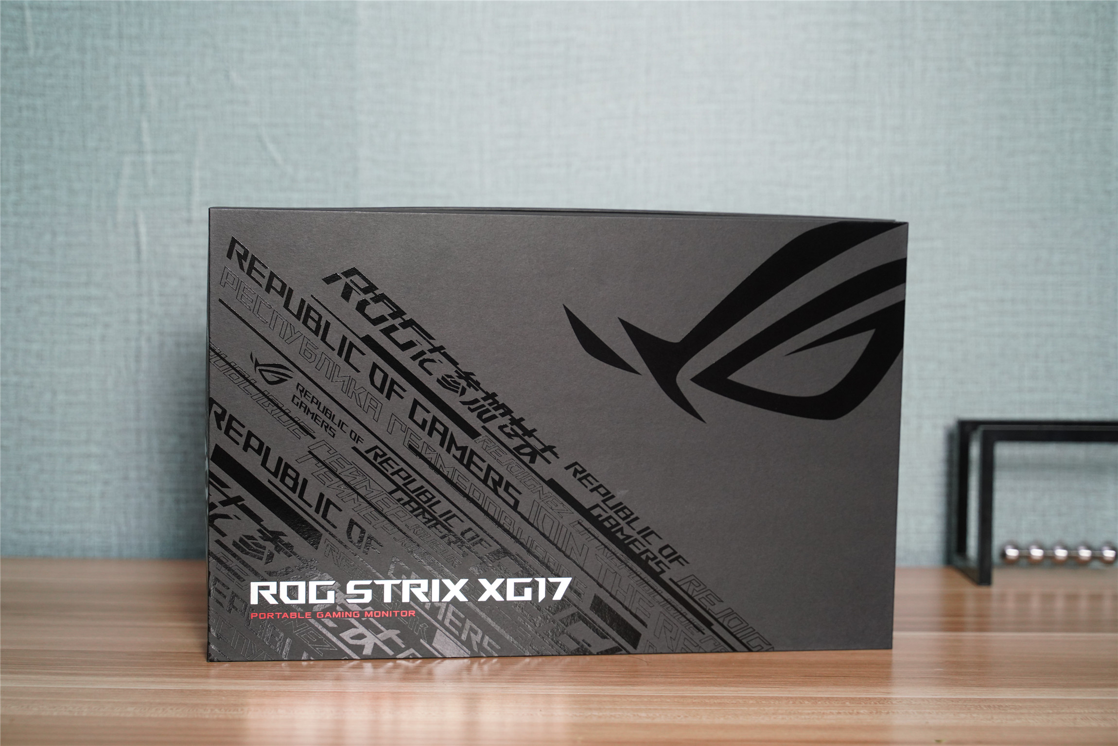 |全球首款240Hz+3ms电竞便携显示器,ROG XG17AHP评测