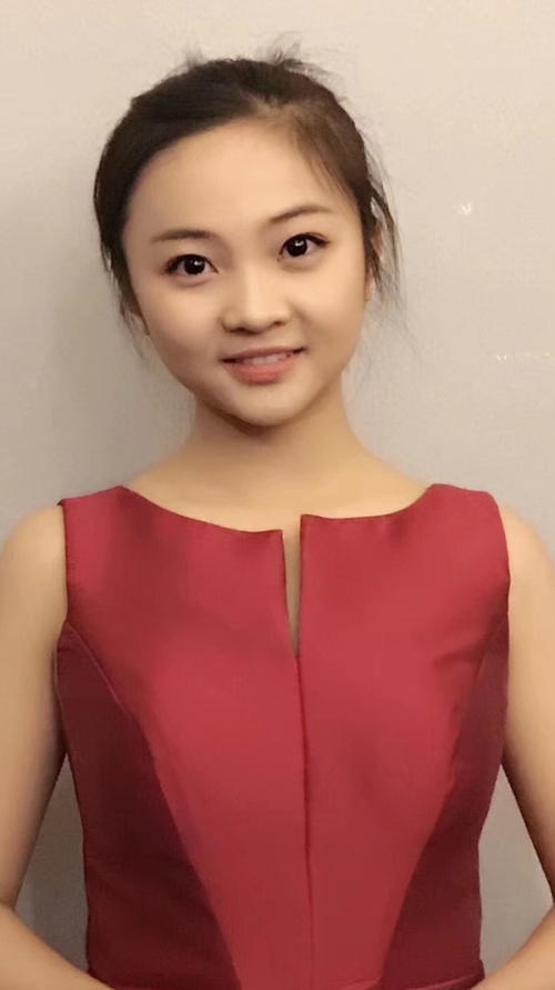 21岁的林妙可稚气未脱,坦言发展不顺,减肥失败后只能演中年妇女