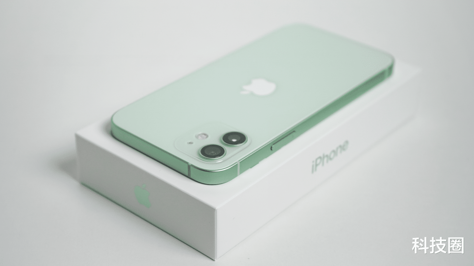 iphone12|王腾吐槽iPhone 12中框设计，设计师脑子不进水不会这么做