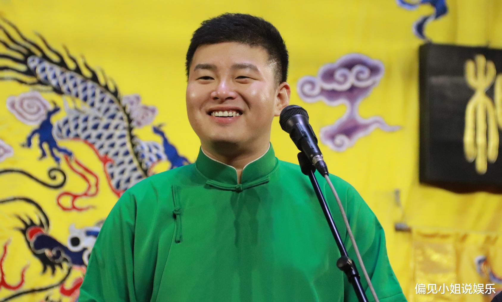 李云天|德云社突发舞台事故，李云天六分钟完美救场，不愧是最早上春晚的