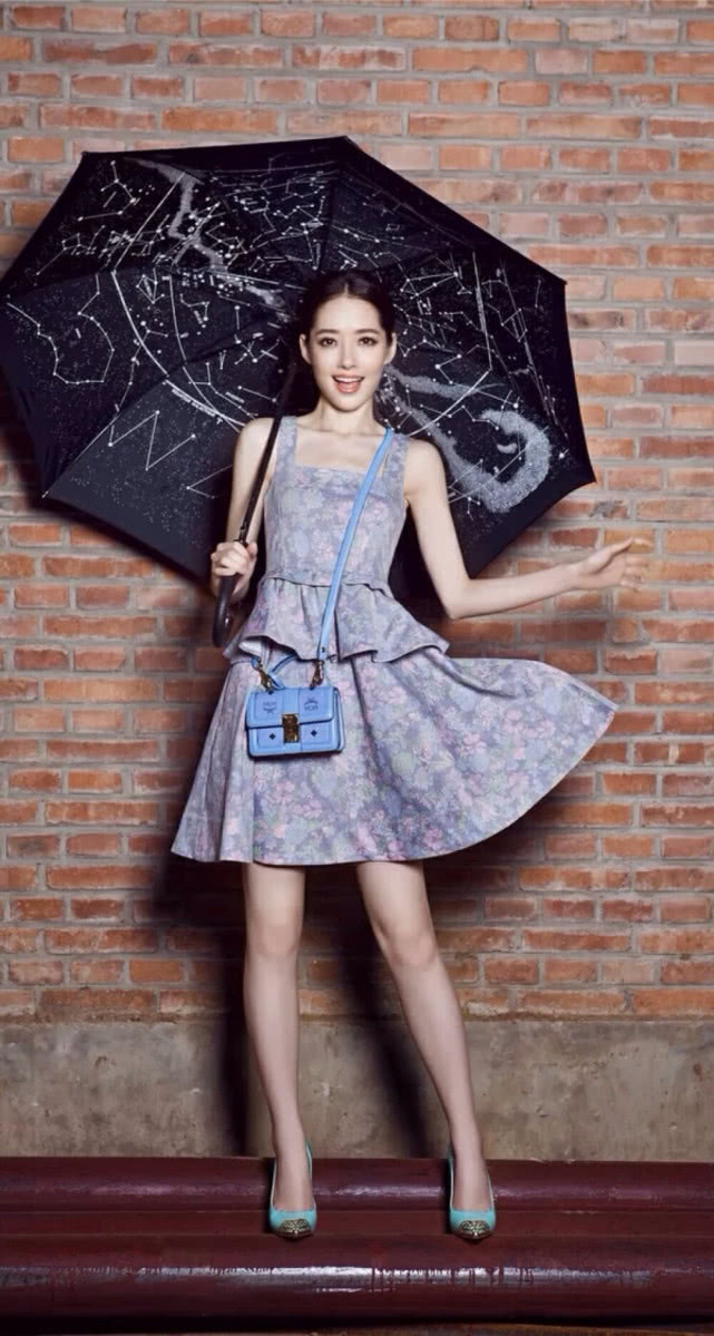 #郭碧婷#婚后现原形?神仙姐姐郭碧婷下跪又被扯,粉丝直呼太卑微!