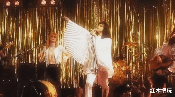 电影|《波西米亚狂想曲》中有两个华丽的作品，开幕式的有趣变化和乐队歌手