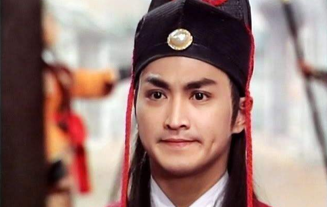 乌鸦|“展昭”何家劲遇到麻烦了，吃饭遇到了“乌鸦哥”和“断水流大师兄”