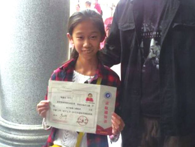 「」她两次参加高考，十岁考上大专，家人以她为荣，网友：拔苗助长