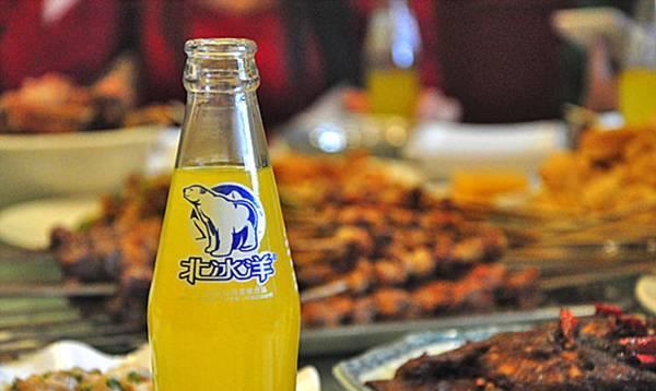 果汁|同样是橙汁味汽水，北冰洋比芬达贵3倍，到底好不好喝？