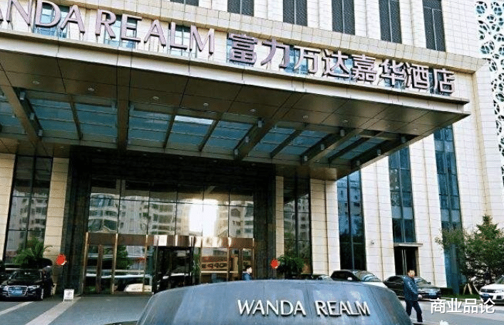 王健林|200亿拿下77家酒店，本以为稳赚不赔，结果亏掉了3000亿