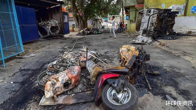 死傷慘重！印度又突然發生暴亂，300多輛車被燒毀-圖2