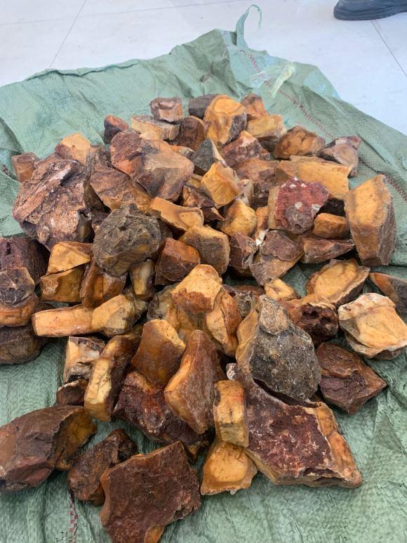 『文玩』缅甸黄玉，2020年文玩界的黑马，还是坑货