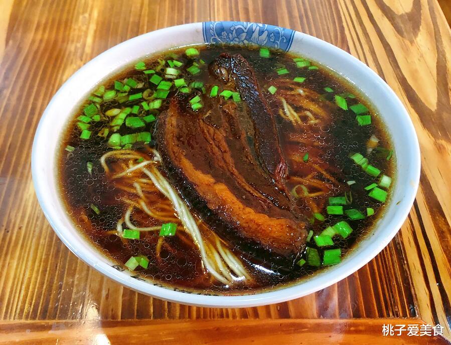 面条|深巷里的老面馆，开了近三十年只有六张桌子，食客：面里的肉真多