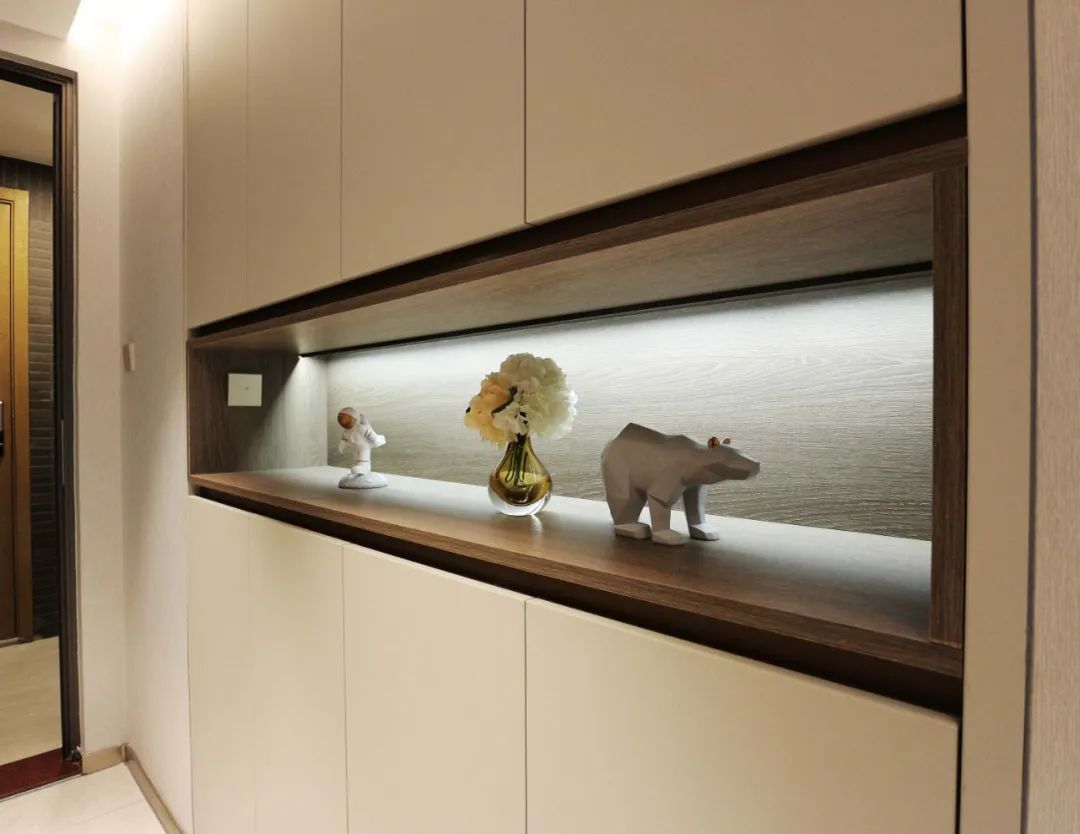 「」113㎡现代范，去风格化的设计，布置暖色家居，舒适温馨有档次