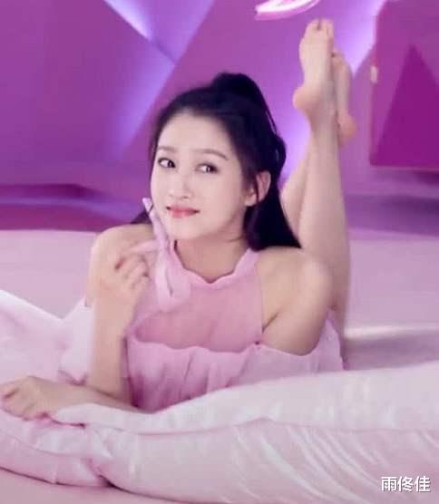 『关晓彤』关晓彤早年拍“卫生棉”广告，未修图曝光，网友：原来鹿晗好这口？