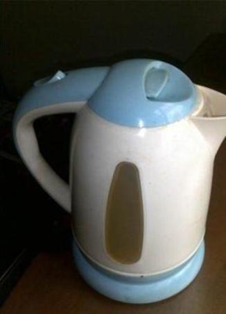 「」家里有这样的热水壶赶紧回家丢掉,坏了风水,丢了健康,后悔莫及