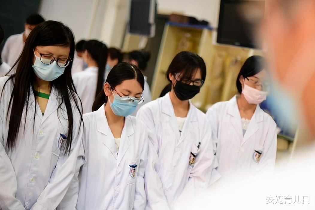 大学|这些大学专业年纪越大越吃香,只要“熬”得住,工资翻倍涨