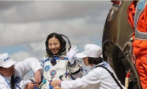 宇航员|女宇航员返回地球后，为何被国家禁止生育？背后原因让人泪目