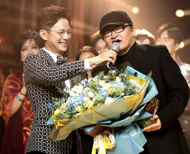 「我是歌手」《我是歌手》播到今年，从羽泉到华晨宇，总共8个冠军你服谁