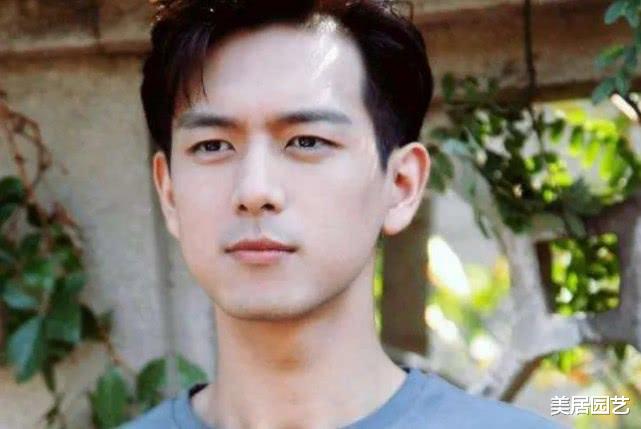 「李现」李现新剧官宣，这次却甘愿做男二号，看到男一号网友：应该的！