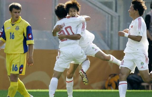 「郜林」疯狂4-1！中国足球曾在世界大赛取得大胜，3连胜狂进9球出线